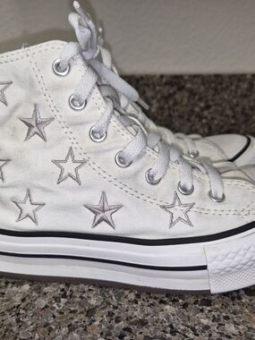 Girls Converse Creme Chuck Taylor All Star High-Top Sneakers Sz 3
